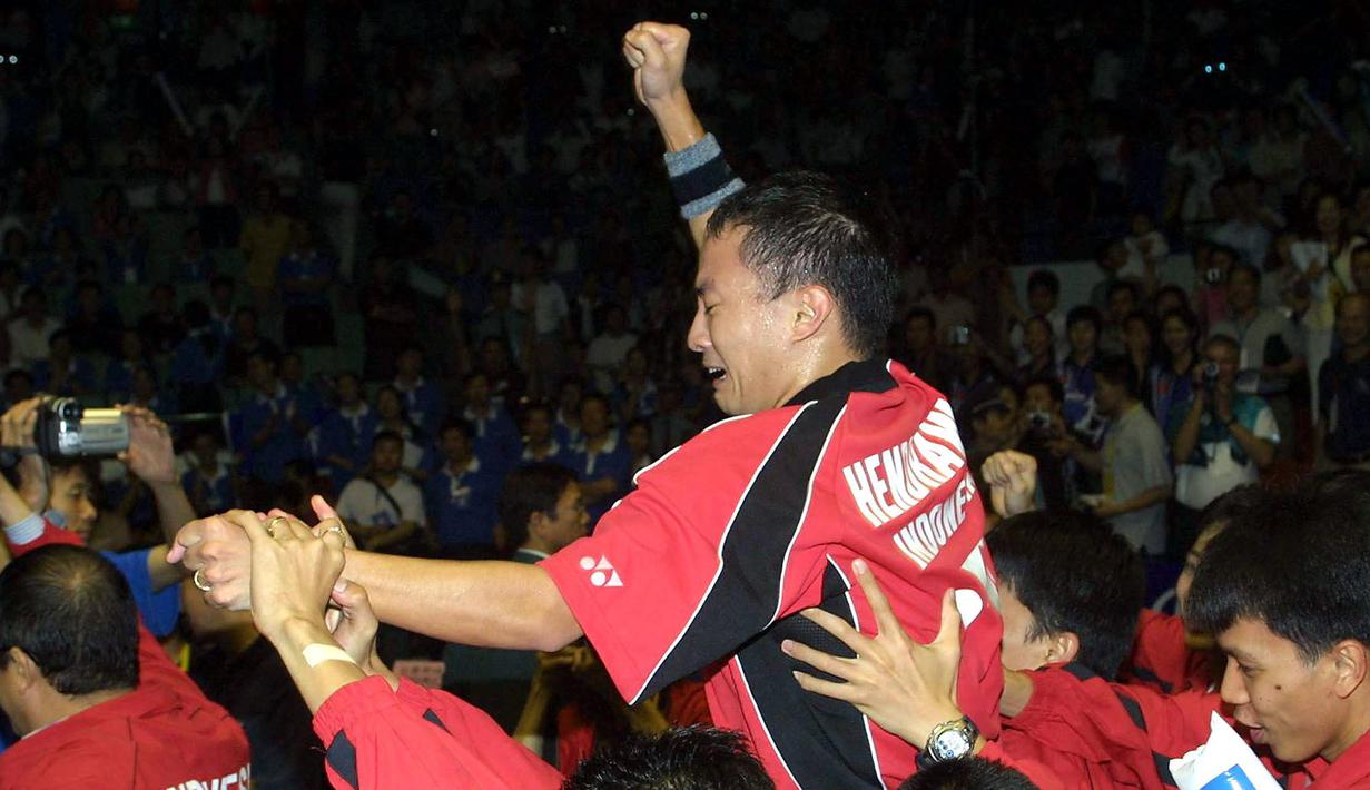 Selama 19 tahun Indonesia harus bersabar menanti piala yang menjadi lambang kebanggan kejuaraan beregu putra itu kembali ke pelukan. (AFP/Goh Chai Hin)