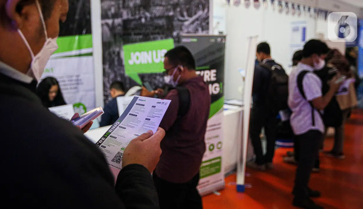 Sekitar 100 perusahaan nasional ikut menawarkan berbagai macam posisi pekerjaan dari berbagai sektor bagi pelamar kerja. (Liputan6.com/Faizal Fanani)