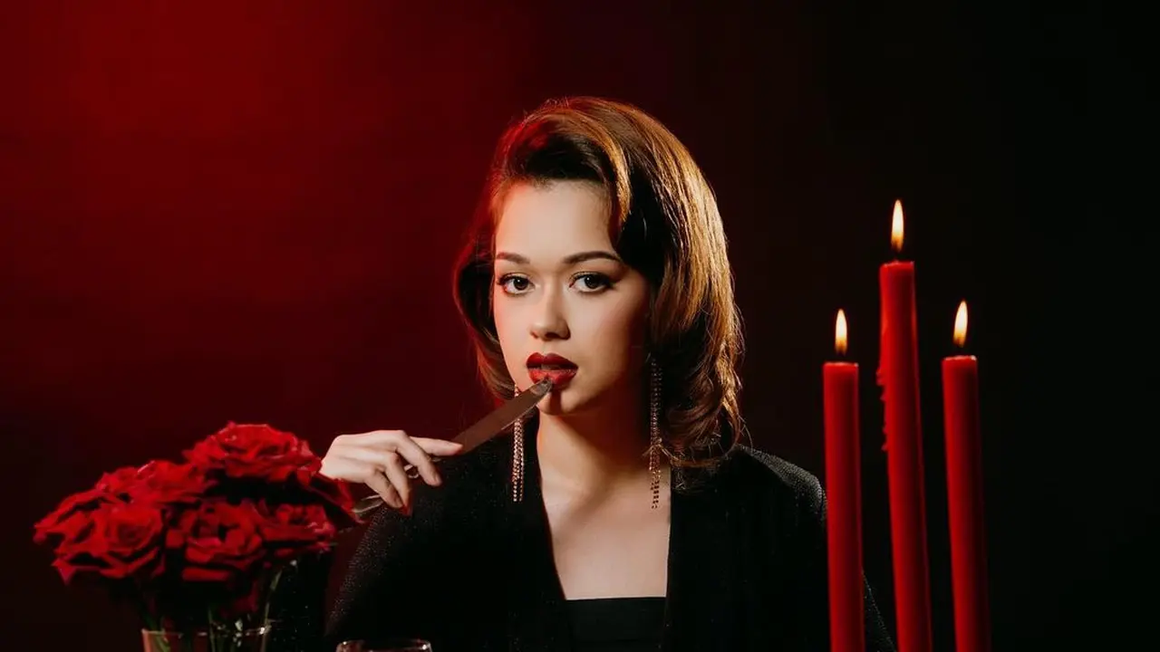 6 Potret Rebecca Klopper dengan Makeup Bold, Tampil Glam dan Elegan ala Bloody Mary