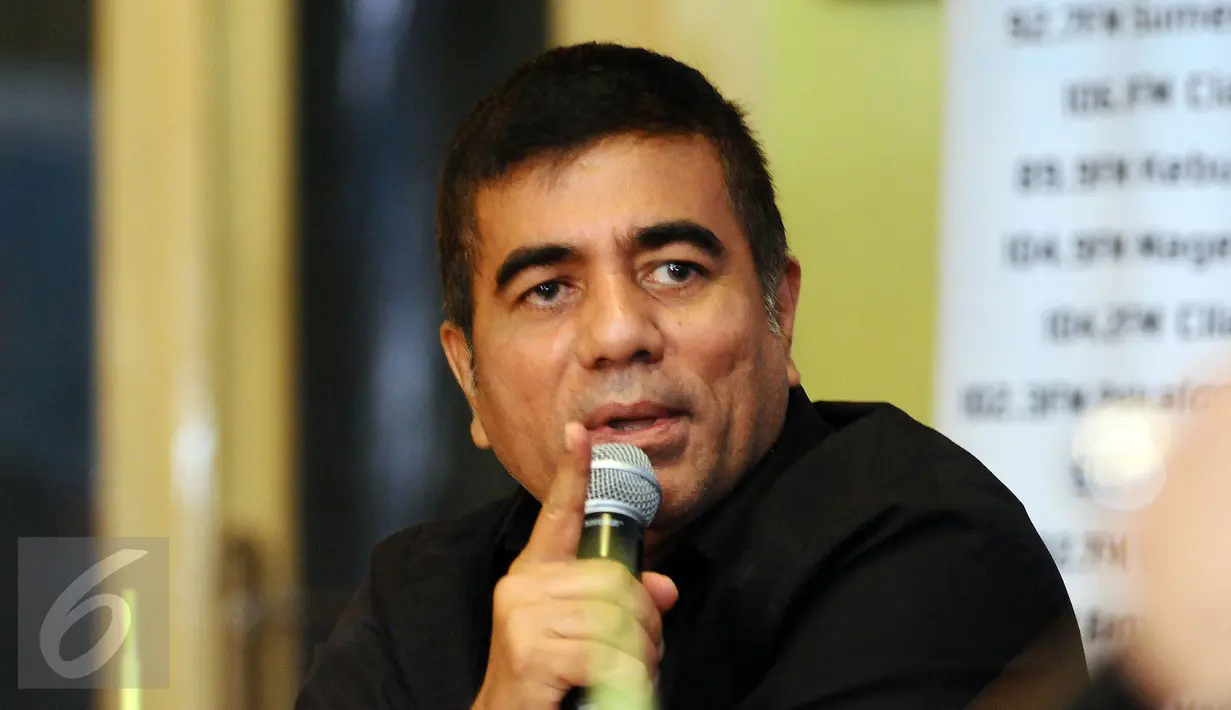 Pakar Hukum Pidana UI, Teuku Nasrullah memberikan pendapat pada diskusi bersama pimpinan KPK, Saut Situmorang di Jakarta, Sabtu (19/12/2015). Saut menegaskan KPK jilid IV 80 persen akan fokus pada pencegahan. (Liputan6.com/Helmi Fithriansyah)  