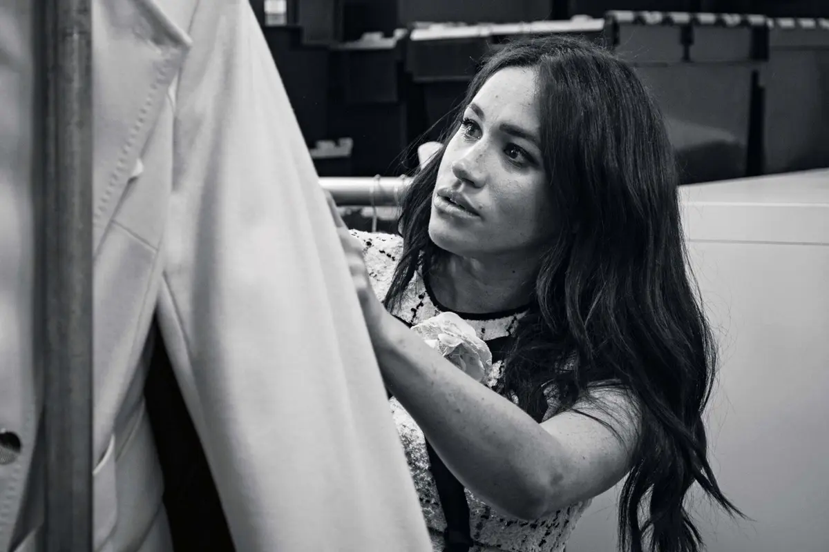 Dari Editor Fashion, Meghan Markle Lansir Koleksi Pakaian Kerja untuk Amal
