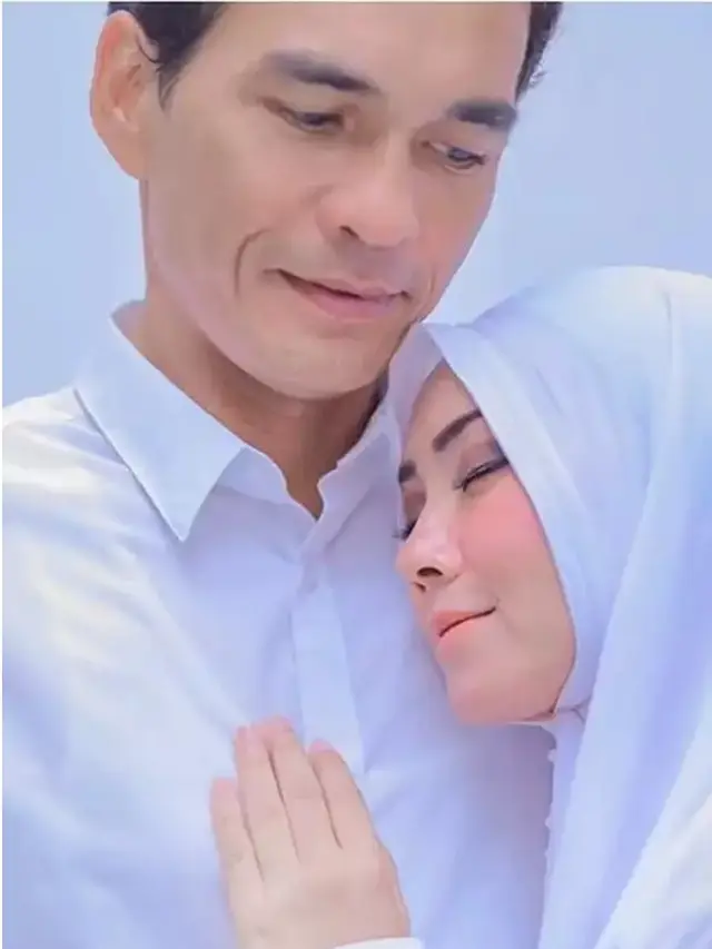 6 Potret Prewedding Teddy Syach dan Anne Kurniasih, Resmi Jadi Suami Istri