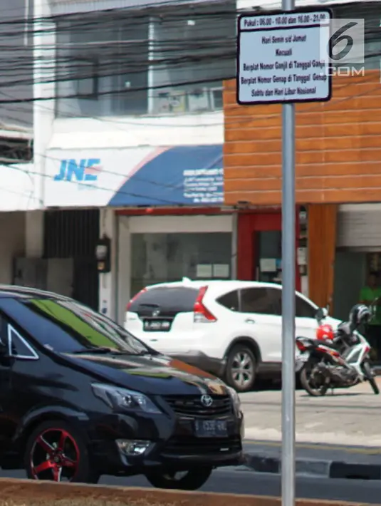 Kendaraan melintasi Jalan RS Fatmawati Raya, Jakarta, Selasa (10/9/2019). Penerapan perluasan aturan ganjil genap di sejumlah ruas jalan Ibu Kota berimbas pada lenggangnya arus lalu lintas di kawasan tersebut. (Liputan6.com/Immanuel Antonius)