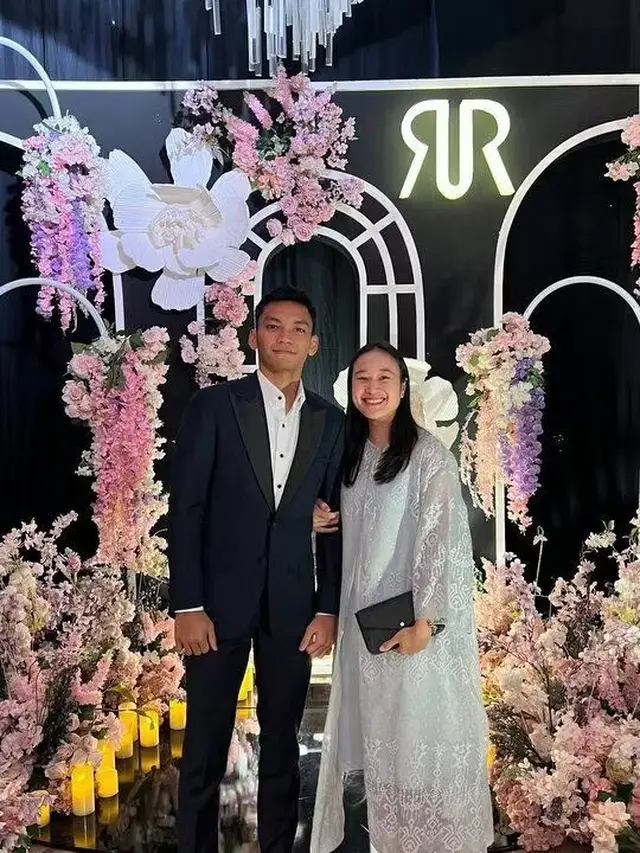 Potret elegan Lisa Ayu dan Shohibul Fikri di resepsi kedua Rian Ardianto dan Ribka Sugiarto (credit: instagram/lisaayukw)