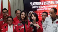 Sejumlah elite Partai Solidaritas Indonesia (PSI) menyambangi kantor Dewan Pimpinan Pusat (DPP) Pro Jokowi (Projo) pada Kamis sore 10 Agustus 2023. (Merdeka.com/ Rahmat Baihaqi