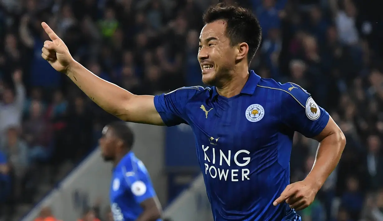 3. Shinji Okazaki (Leicester City) - Pria 31 tahun ini telah mengoleksi 14 gol di Premier League. Striker Jepang itu merupakan bagian dari The Foxes yang memenangkan gelar Liga Inggris di bawah Claudio Ranieri. (AFP/Anthony Devlin)