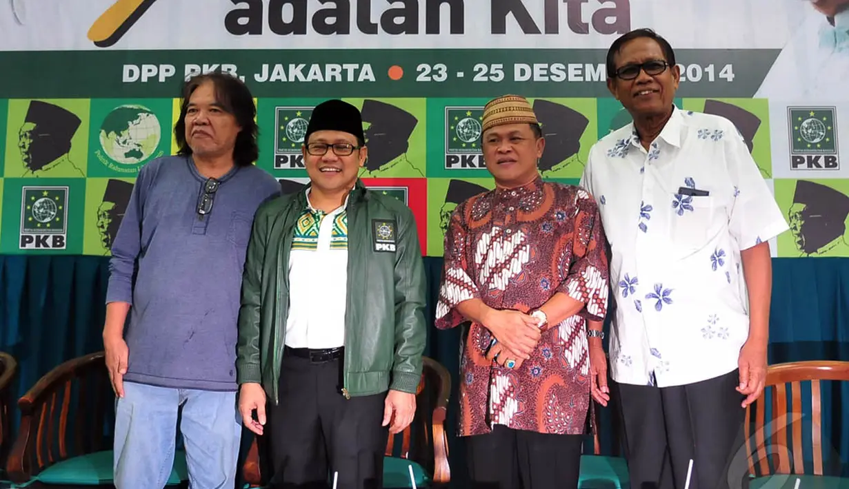 Sastrawan Arswendo Atmowiloto, Ketua Umum PKB Muhaimin Iskandar, komedian Kirun dan Tarzan di peringatan Haul ke-5 Gus Dur, Jakarta, Selasa (23/12/2014). (Liputan6.com/Johan Tallo)
