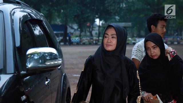 Ziarah ke Makam Jupe, Sang Ibunda Tak Kuasa Menahan Kesedihan