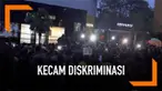 Kecam homofobia dan diskriminasi, warga Kolombia melakukan protes dengan berciuman di pusat kota Bogota.