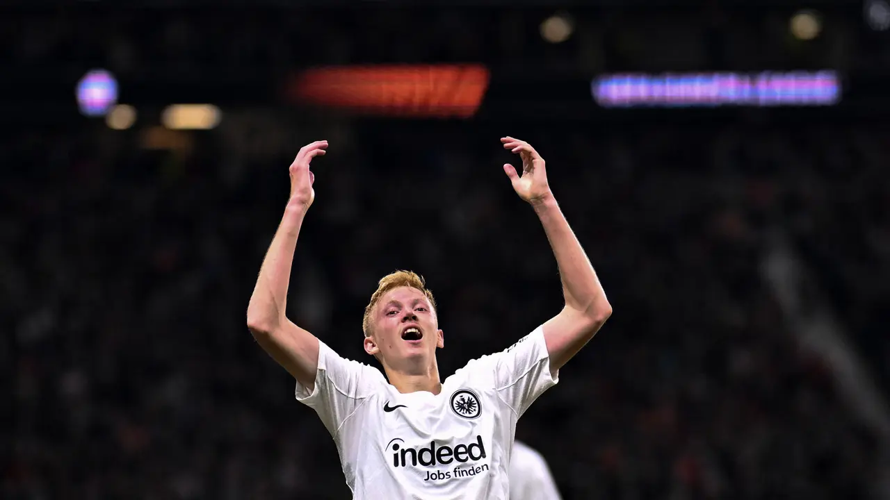 Manchester United kepincut Hugo Larsson