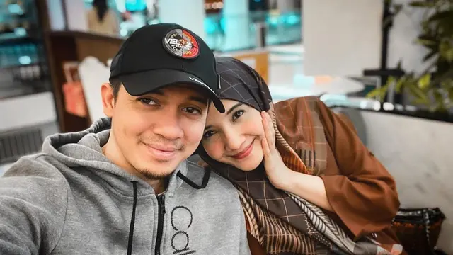 7 Potret Romantis Irwansyah dan Zaskia Sungkar yang Punya Panggilan Si Manja