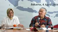 Din Syamsuddin (kanan) dan Siti Zuhro saat deklarasi Dewan Nasional Pergerakan Indonesia Maju (PIM) di Jakarta, Senin (4/4/2016). Din Syansuddin menjadi Ketua dari Dewan Nasional Pergerakan Indonesia Maju. (Liputan6.com/Johan Tallo)