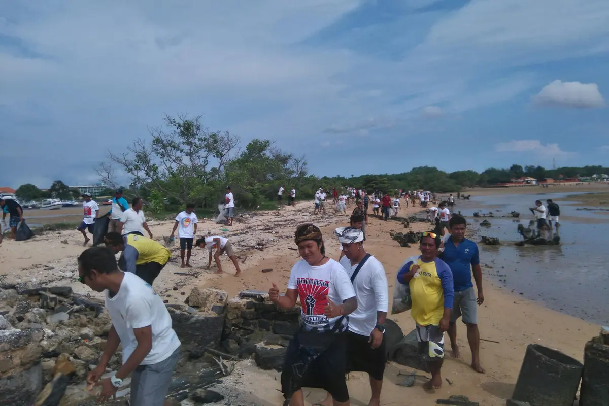 Aksi Bersih Pulau Pudut demi Tolak Reklamasi Teluk Benoa 