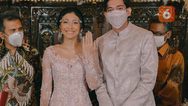 [Fimela] Adipati Dolken dan Canti Tachril