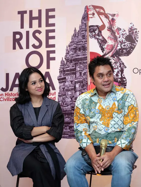 "Ditambah lagi saat acara pas bulan purnama, makanya excited banget bisa nyanyi di bawah sinar bulan purnama," lanjutnya untuk beraksi dalam pagelaran musik dan busana tersebut. (Deki Prayoga/Bintang.com)