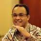Mendikbud, Anies Baswedan (kiri) memberikan pernyataan di Gedung Kemendikbud, Jakarta, Kamis (8/10/2015). Anies memberikan beberapa pernyataan seputar 50 thn SEAMEO (Organisasi Menteri Pendidikan Se Asia Tenggara). (Liputan6.com/Helmi Fithriansyah)