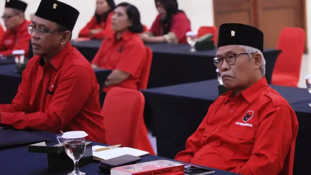 Pakar gunung berapi Surono atau Mbah Rono saat mengikuti Sekolah Partai PDIP. (dok PDIP)