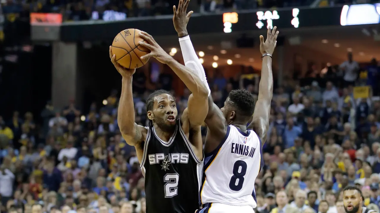 Aksi Kawhi Leonard saat Spurs kalah dari Grizzlies