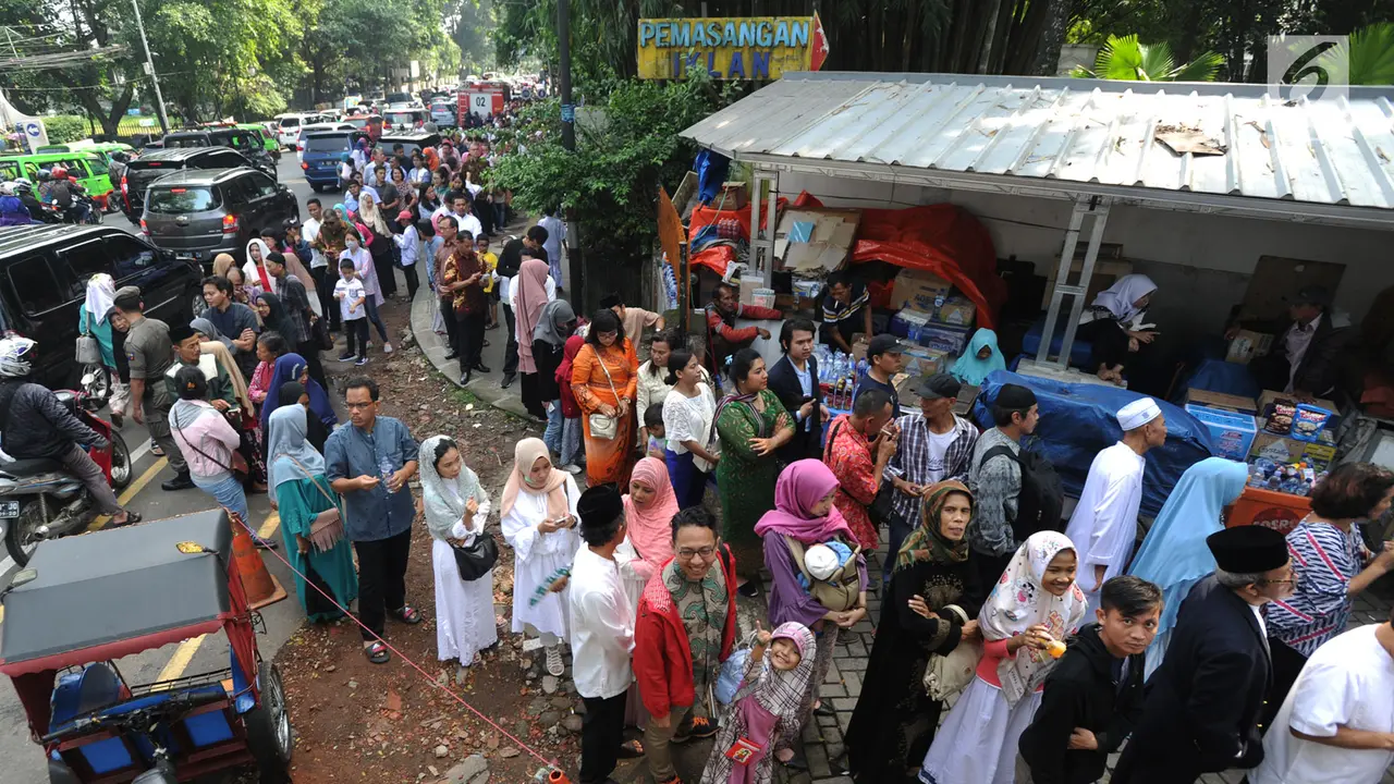 Ribuan Warga Antre Open House Presiden Jokowi