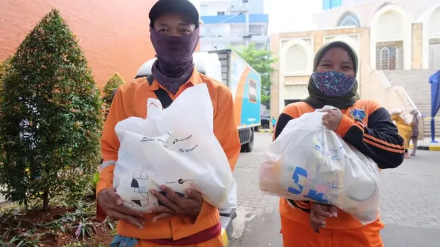 Menteri BUMN Erick Thohir menyiapkan 40 ribu paket sembako untuk pasar murah di Jabodetabek.