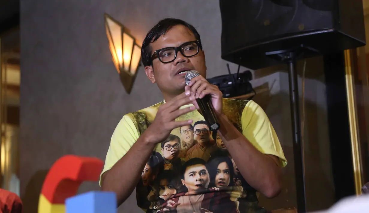 Soleh Solihun tidak hanya tenar sebagai pemain film, ia juga sering mewarnai dunia stand up comedy. Tidak heran jika Raditya Dika mengajak Soleh untuk bermain di filmnya sekaligus meminta ide-ide cemerlang. (Nurwahyunan/Bintang.com)