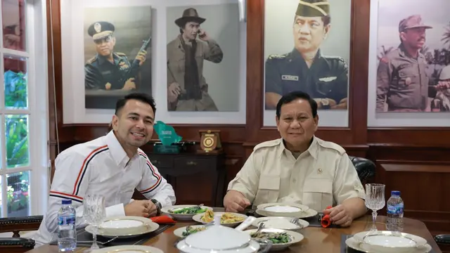 Artis sekaligus Pengusaha Raffi Ahmad mengunjungi kantor Menteri Pertahanan Prabowo Subianto di Jalan Medan Merdeka Barat, Gambir, Jakarta Pusat, Senin (31/7/2023).