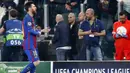 Ekspresi pemain Barcelona, Lionel Messi usai timnya kalah dari Juventus pada leg pertama babak perempatfinal Liga Champions di di Juventus Stadium, Selasa (11/4/2017). Juventus menang 3-0. (AP/Antonio Calanni)