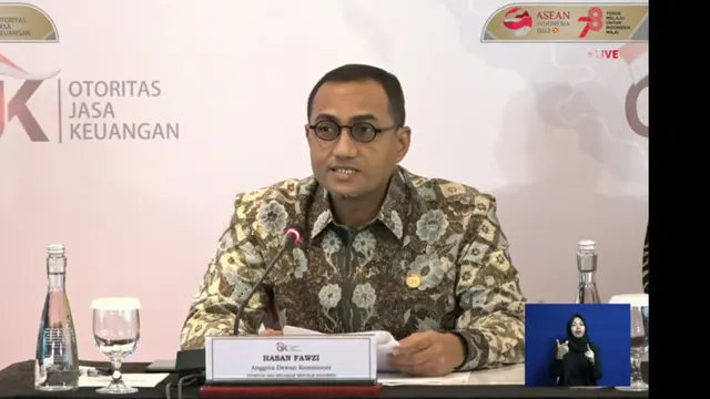 OJK memperkenalkan dua Anggota Dewan Komisioner (ADK) OJK yang dilantik di Mahkamah Agung pada Rabu (9/8) lalu