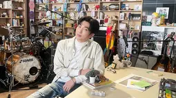 Koleksi Seni RM BTS Dipajang di Museum San Francisco, Sang Idol Terjun Langsung Bikin Materi