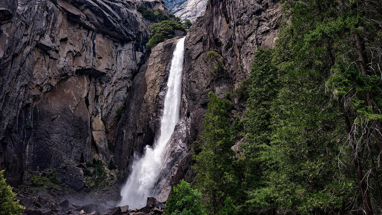 Ilustrasi air terjun