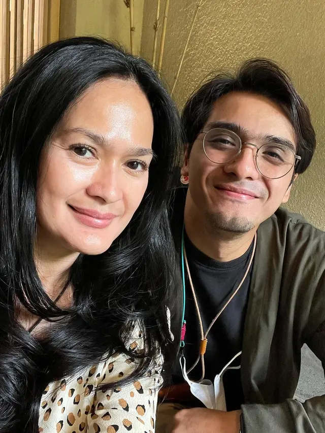 8 Potret Kompak Donna dan Ricky Harun, Janji Jaga Hingga Akhir Hayat