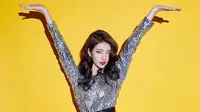 Dalam photo teaser Holiday, Suzy memperlihatkan sisi dirinya yang periang. Di lagu ini ia berkolaborasi dengan DPR Live. (Foto: instagram.com/skuukzky)