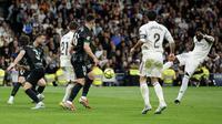Real Madrid behasil merengkuh kemenangan 4-1 atas Elche pada laga pekan ke-28 La Liga di Santiago Bernabeu, Minggu (15/03/2026) dini hari WIB. (AFP/Oscar DEL POZO)