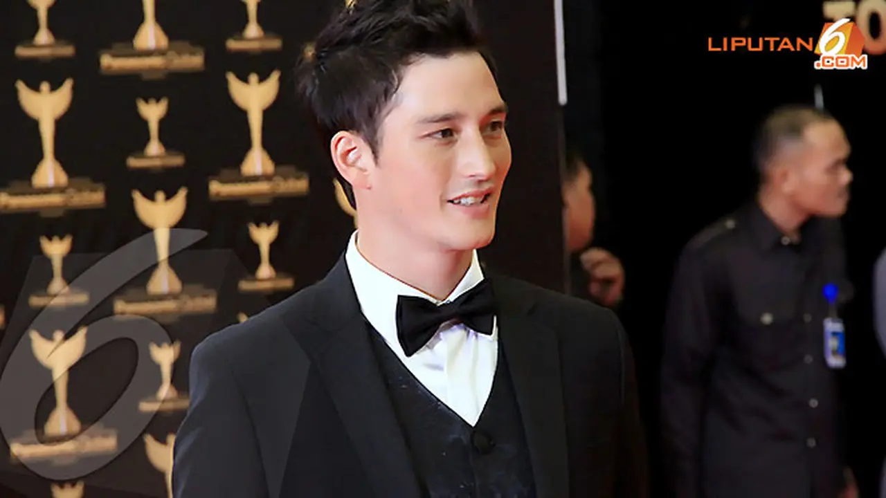 mike-lewis-2-131016c.jpg