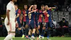 Penyerang Barcelona, Raphinha (kanan) merayakan gol pada laga lanjutan Liga Champions 2024-2025 melawan FC Bayern Munchen di Estadi Olimpic Lluis Companys, Barcelona, Rabu 23 Oktober 2024 atau Kamis 24 Oktober 2024 dini hari WIB. (Josep LAGO/AFP)