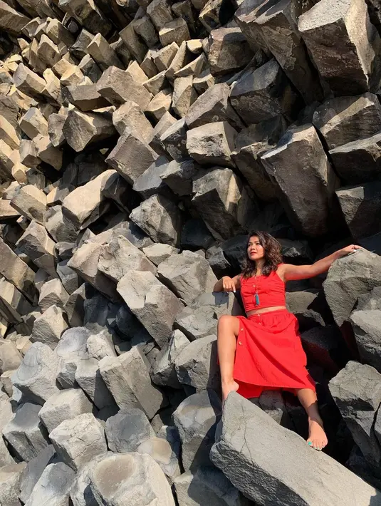 "Dan jawaban dari hasil swabnya adalah negatif. Yeay Alhamdulillah terima kasih ya Allah," tutur Nirina Zubir dalam video yang diunggah di Instagram pada Minggu (10/1/2021). (Instagram/Nirinazubir_)