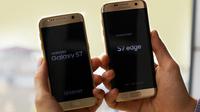 Samsung Galaxy S7 dan S7 Edge Gold yang diproduksi oleh Karalux (Sumber: IBTimes).