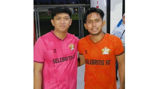 5 Potret Andik Vermansah Bermain Sepak Bola Bareng Selebritis FC, Jaga Kebugaran
