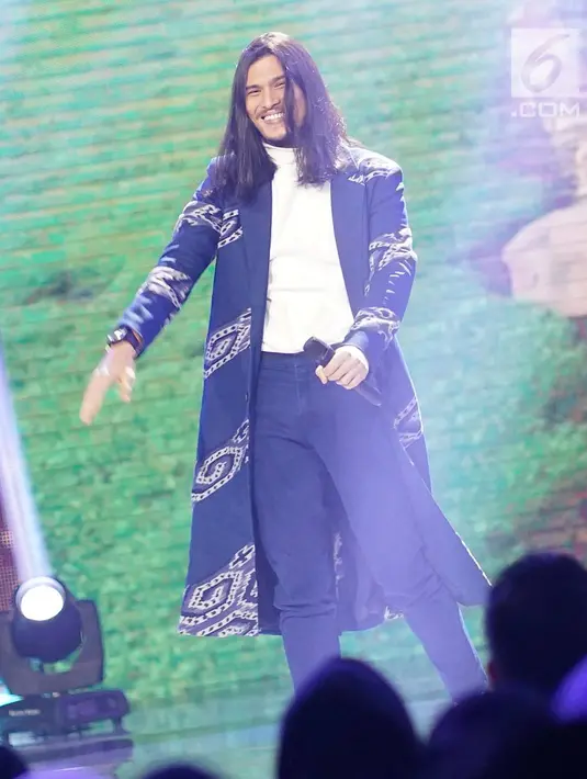Penyanyi Virzha tampil dalam ajang Liputan6 Awards 2019 di Jakarta, Sabtu (25/5/2019). Liputan6 Awards 2019 bertajuk “Untukmu Indonesia tersebut merupakan program bakti kepada Indonesia sebagai bentuk kontribusi untuk bangsa terkait perdamaian. (Liputan6.com/Immanuel Antonius)