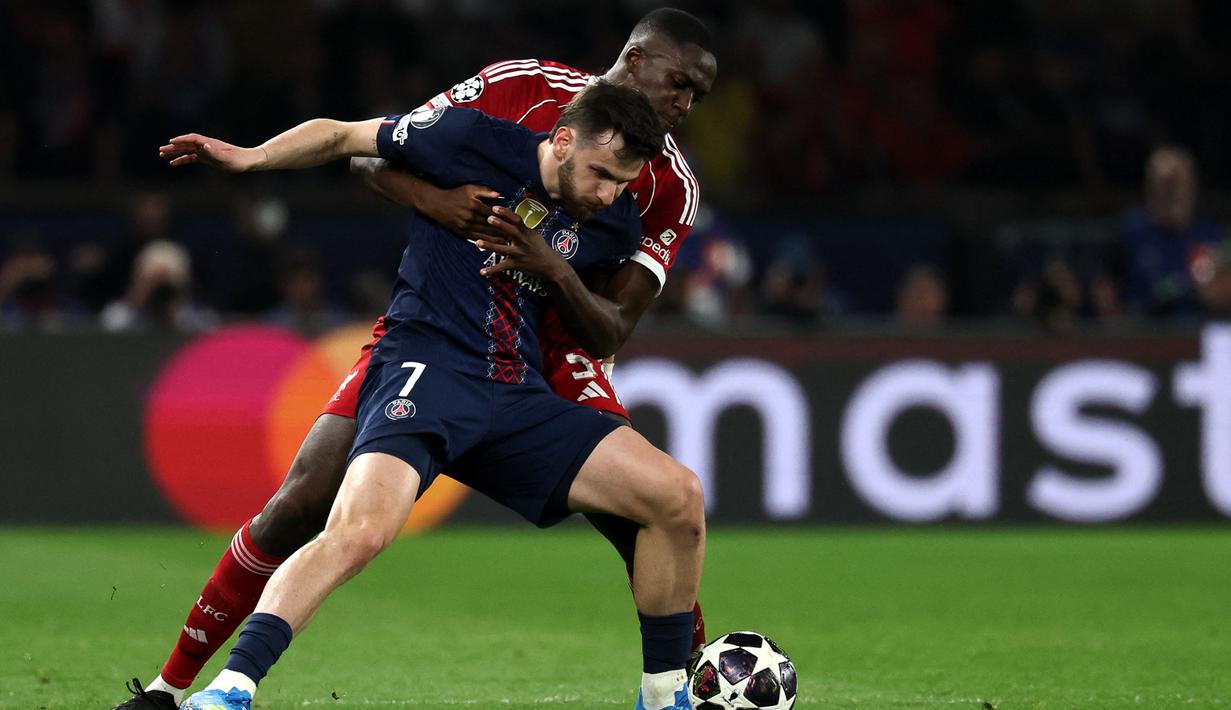 Penampilan tersebut membuat Kvaratskhelia kembali meraih penghargaan Man of the Match. Ini menjadi pencapaian ketiganya secara beruntun di fase gugur musim ini. (AFP/Anne-Christine)