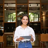 Ilustrasi perempuan sukses/copyrightshutterstock/Mix and Match Studio