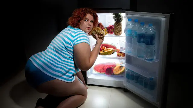 Awas, Makan Larut Malam Bisa Ganggu Kesehatan (wallenrock/shutterstock)