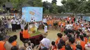 Es krim berdiameter 1 meter dan berat lebih dari 100 kilogram tersebut untuk menyemarakkan Piala Dunia 2014 di Brasil, Tiongkok, Minggu (29/6/14). (REUTERS/Stringer)