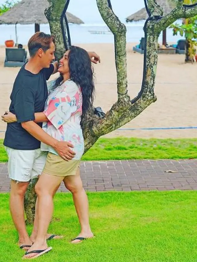 Andhika Pratama dan Ussy Sulistiawaty