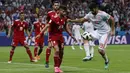 Striker Spanyol, Diego Costa, berusaha mengontrol bola saat melawan Iran pada laga grup B Piala Dunia di Kazan Arena, Kazan, Rabu (20/6/2018). Spanyol menang 1-0 atas Iran. (AP/Manu Fernandez)