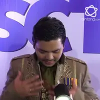 Pakaian yang dipakai Indra Bekti dan Aldilla Jelita membuat tamu dan penonton HUT SCTV ke-27 penasaran. Apa sih konsepnya?