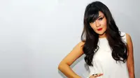 Indah Dewi Pertiwi Akui Belum Bisa Bikin Lagu Sendiri