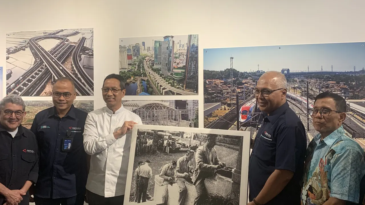 Pejabat Gubernur DKI Jakarta Heru Budi Hartono menghadiri pembukaan acara pameran galeri foto jurnalistik yang diselenggarakan oleh LKBN ANTARA, Jumat (16/2/2024). (Foto: Liputan6.com/Natasha KA)
