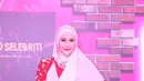 Zaskia Adya Mecca meraih penghargaan sebagai selebriti dengan hijab paling fashionable di ajang Infotainment Awards pada Jumat (22/1/2016) malam. Wanita cantik berhijab ini tak menyangka jika dirinya yang terpilih. (Nurwahyunan/Bintang.com)
