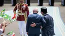 Usai mengikuti upacara penyambutan kedua kepala negara langsung menuju ruang dalam Istana Merdeka untuk melakukan pembicaraan bilateral. (Yasuyoshi CHIBA/AFP)